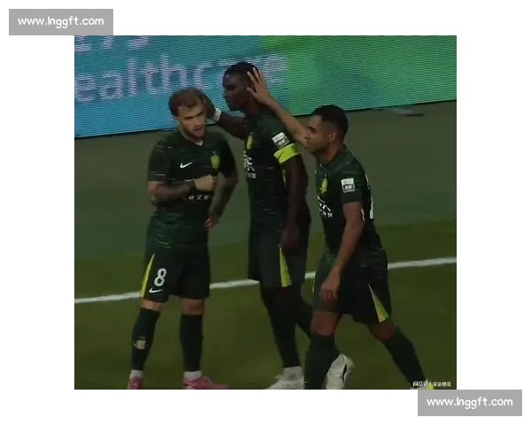 新民体育丨海港冲冠生死战:客战泰山,一步错满盘皆输 新民体育丨海港冲冠生死战:客战泰山,一步错满盘皆输